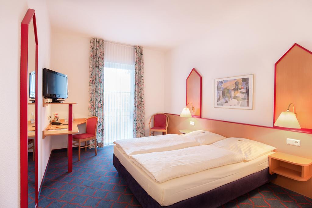 Hotel Montana Лауэнау Экстерьер фото