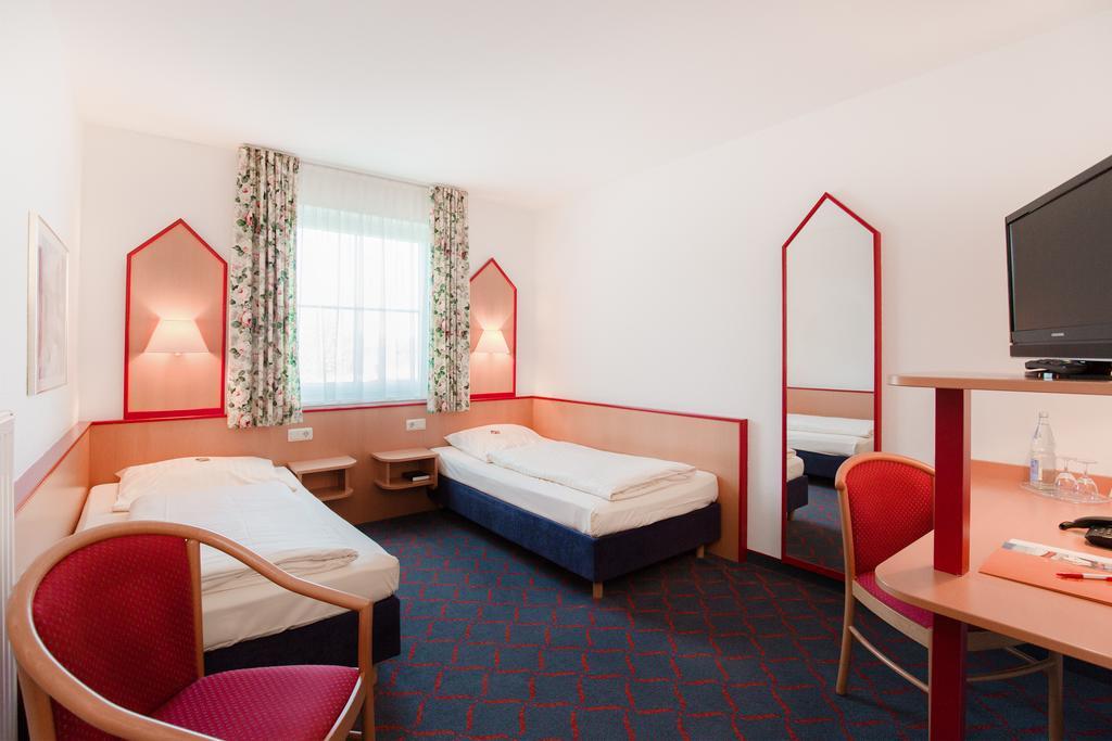 Hotel Montana Лауэнау Экстерьер фото