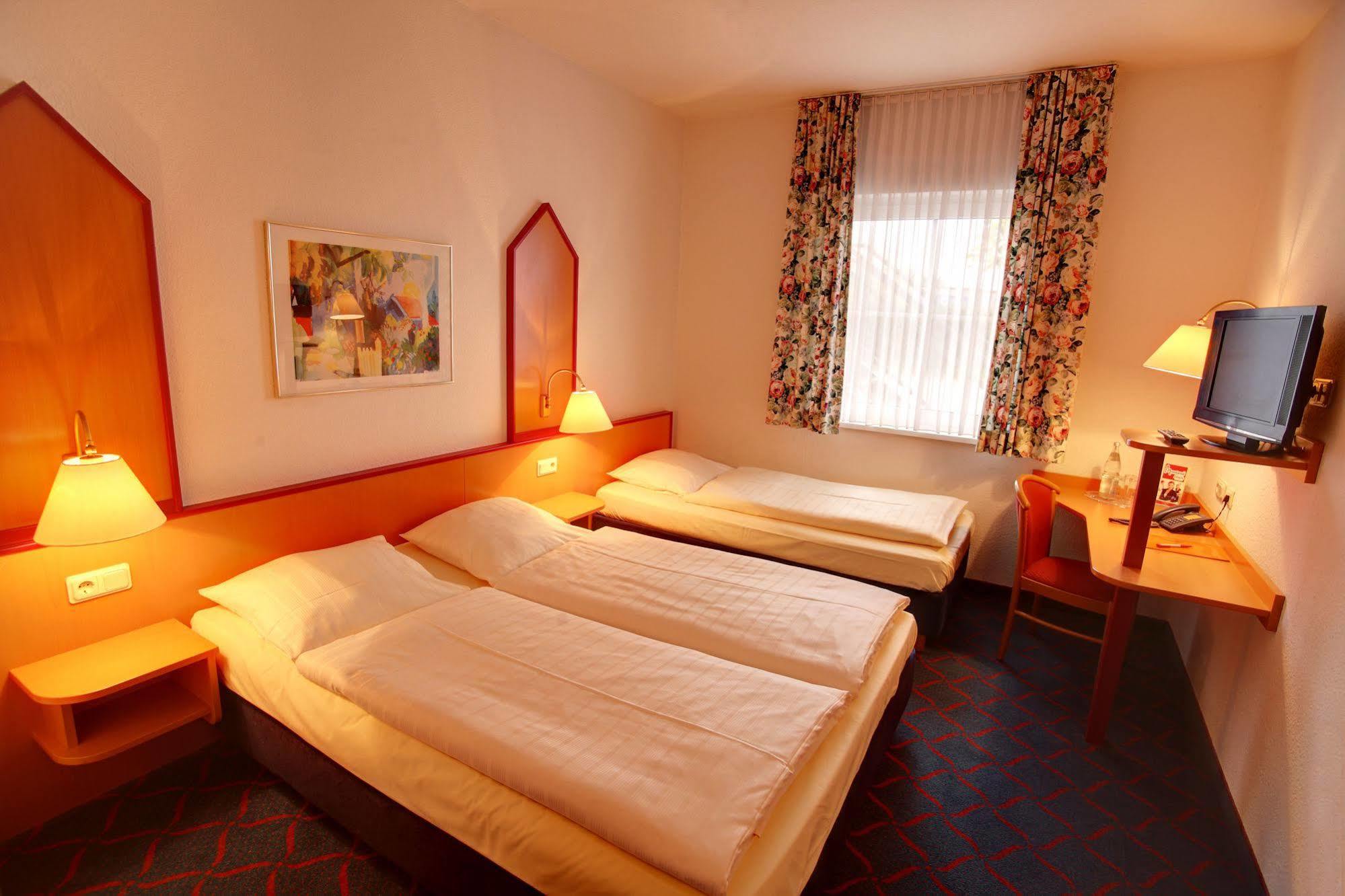 Hotel Montana Лауэнау Экстерьер фото