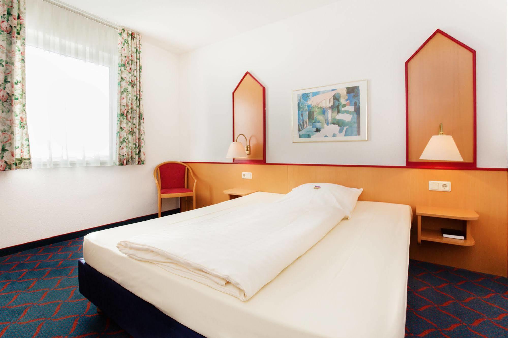 Hotel Montana Лауэнау Экстерьер фото
