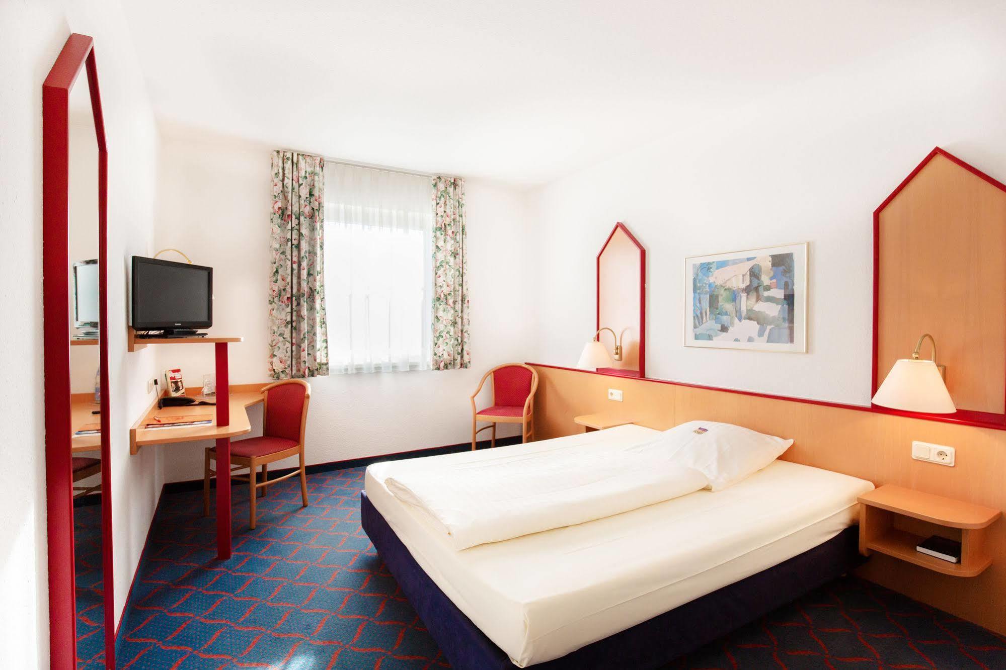 Hotel Montana Лауэнау Экстерьер фото